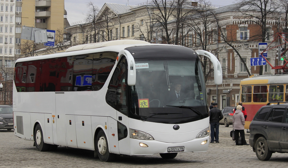 Свердловская область, Yutong ZK6129H № Е 202 ТХ 196