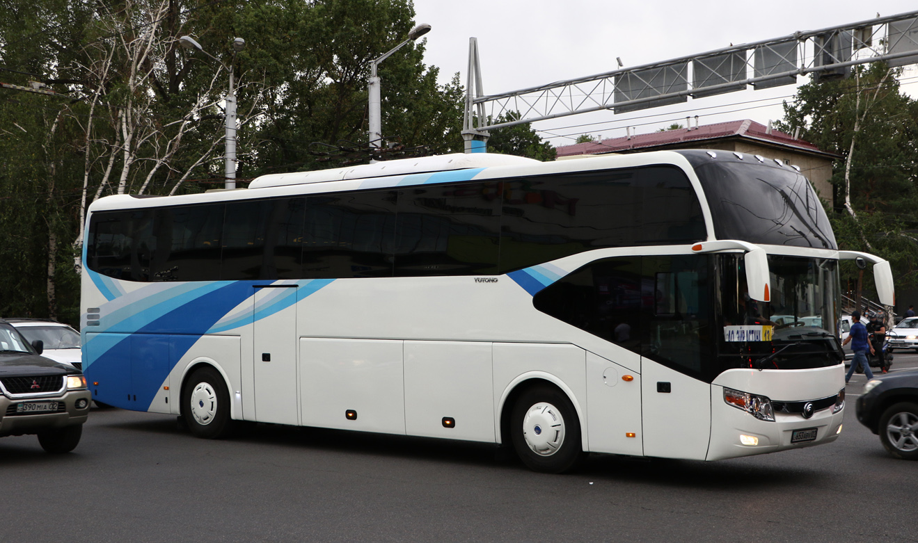 Алматы, Yutong ZK6127H № 653 ABV 02