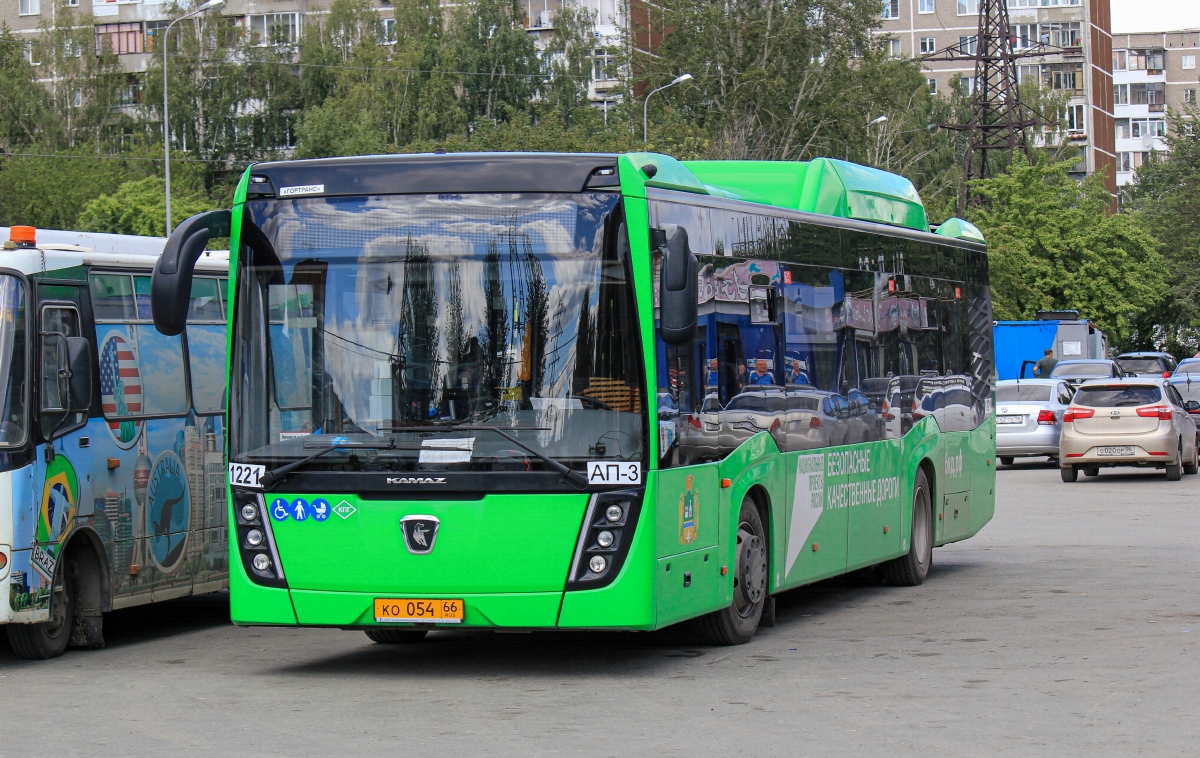 Sverdlovsk region, NefAZ-5299-40-57 (CNG) č. 1221