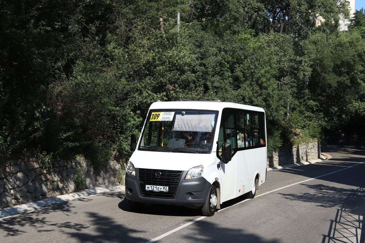 Республика Крым, ГАЗ-A64R42 Next № М 121 ЕУ 82