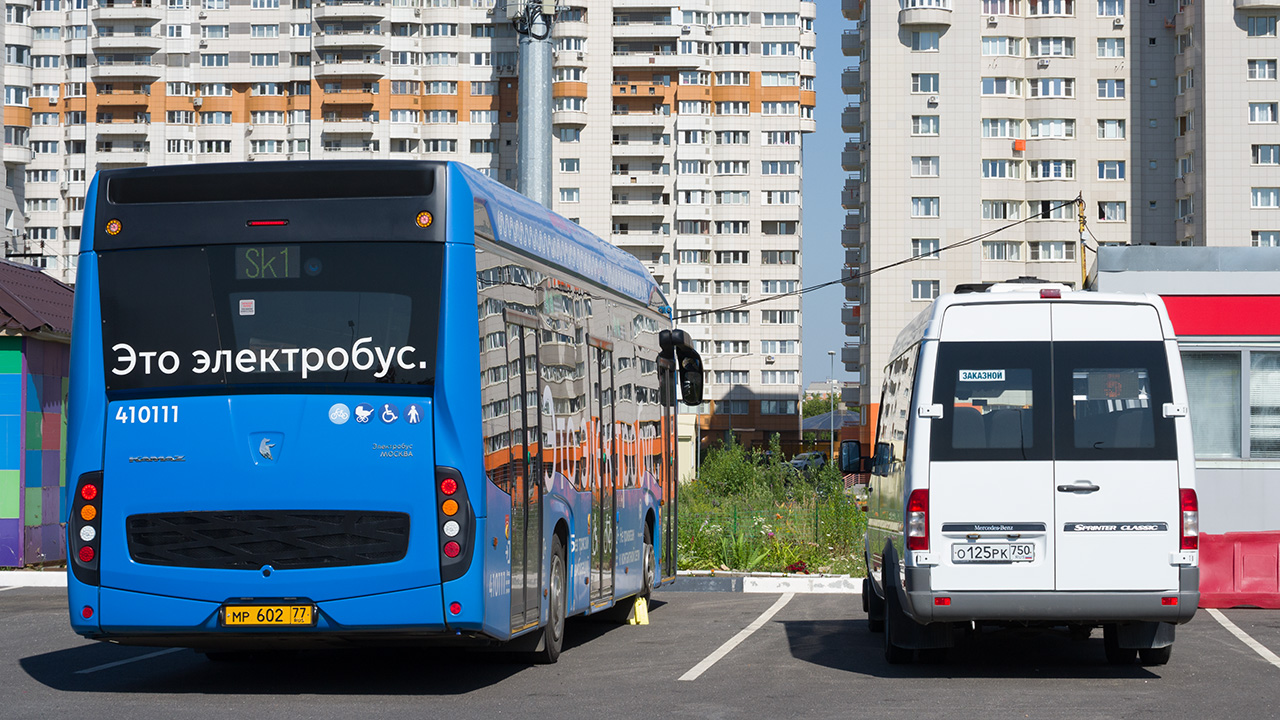 Москва, КАМАЗ-6282 № 410111; Московская область, Луидор-2232DP (MB Sprinter Classic) № О 125 РК 750