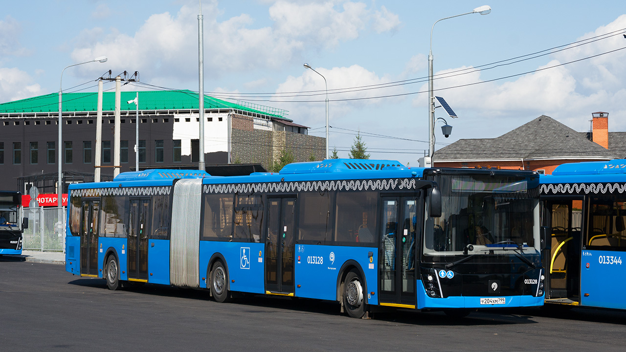 Moskau, LiAZ-6213.65 Nr. 013128