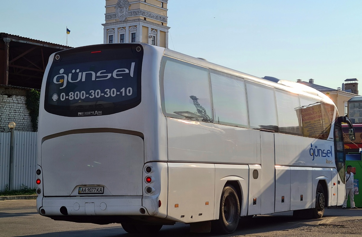 Киев, Neoplan P21 N2216SHD Tourliner № AA 9077 KA