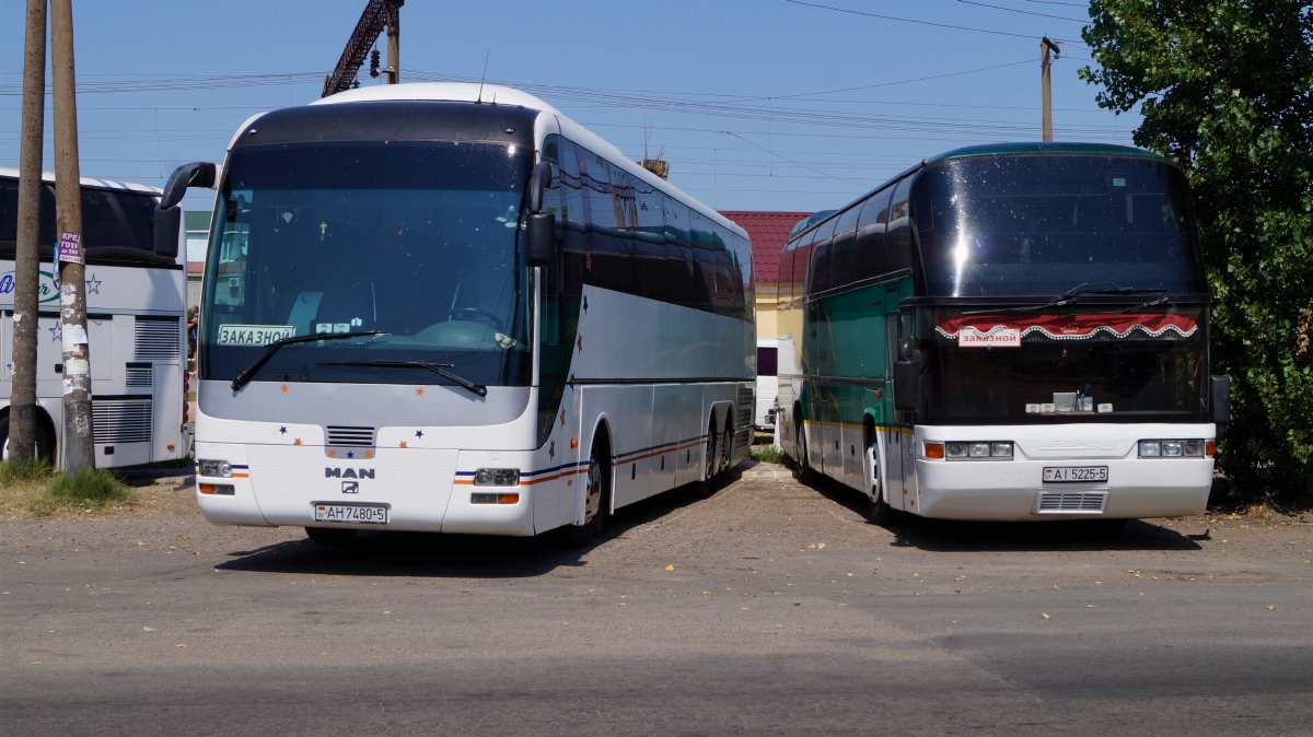 Минск, MAN R08 Lion's Top Coach RHC464 № АН 7480-5; Минская область, Neoplan N117 Spaceliner № АІ 5225-5 Минск, MAN R08 Lion's Top Coach RHC464 № АН 7480-5; Минская область, Neoplan N117 Spaceliner № АІ 5225-5