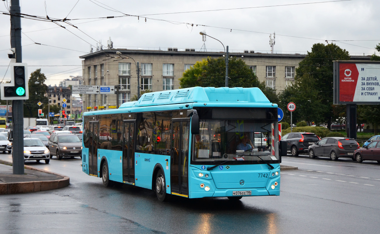 Санкт-Петербург, ЛиАЗ-5292.67 (CNG) № 7742