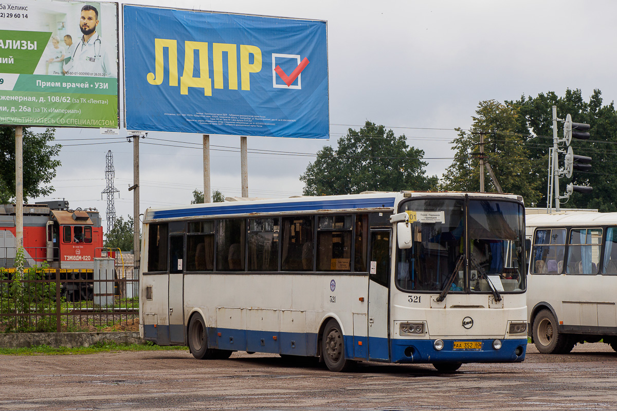 Псковская область, ЛиАЗ-5256.33 (ГолАЗ) № 321