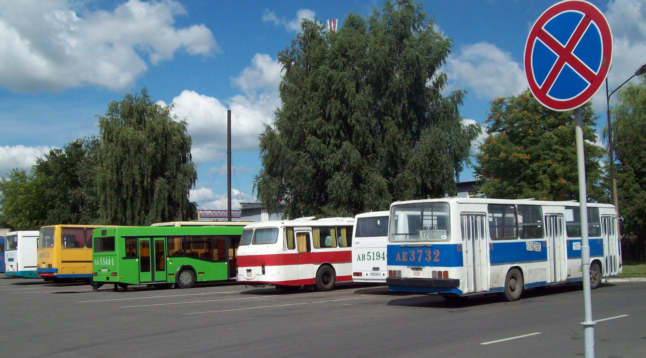 Брестская область, Ikarus 260.37 № АЕ 3732; Брестская область — Автовокзалы, автостанции, конечные остановки