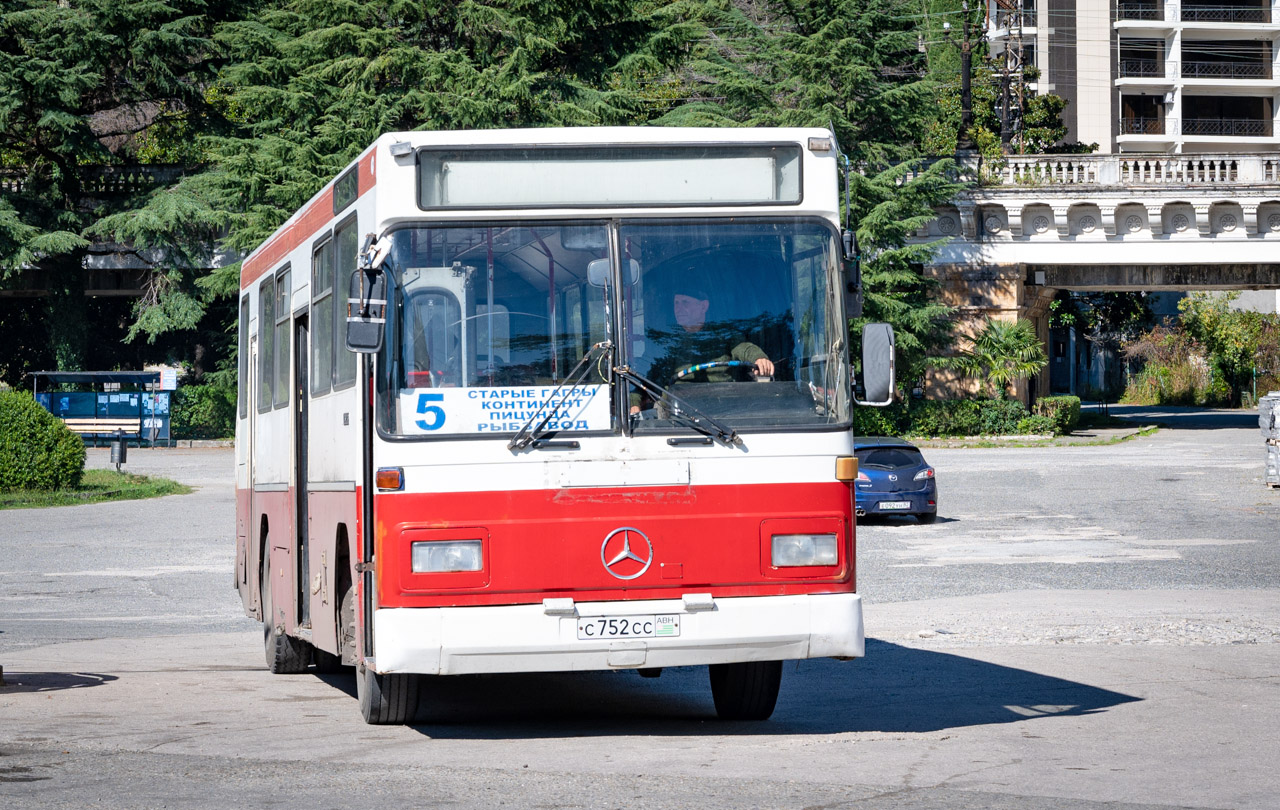 Абхазия, Mercedes-Benz O325 № С 752 СС