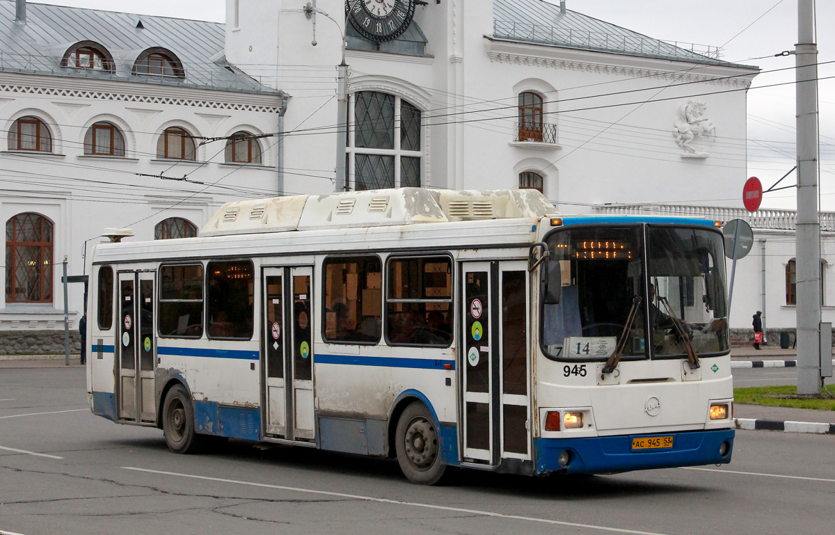 Novgorod region, LiAZ-5256.57 № 945