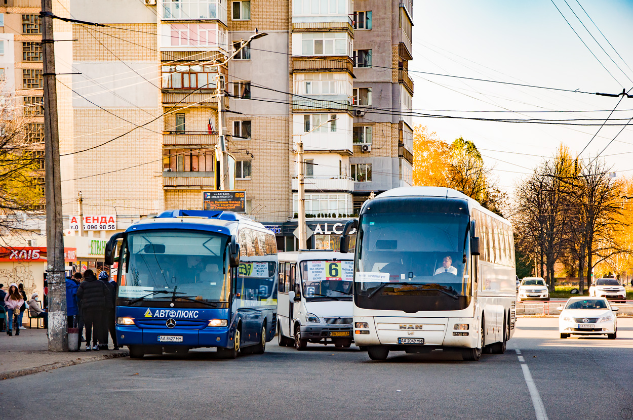 Кіеў, Mercedes-Benz O510 Tourino № 768; Кіеў, MAN R08 Lion's Coach L RHC444 L № 776