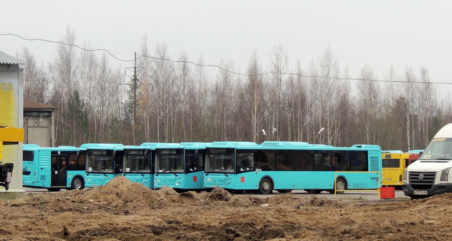 Sankt Petersburg — Bus parks