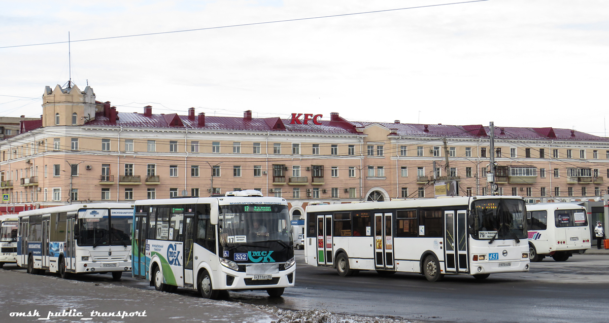 Omsk region, PAZ-320435-04 "Vector Next" № 352; Omsk region, LiAZ-5256.53 № 451