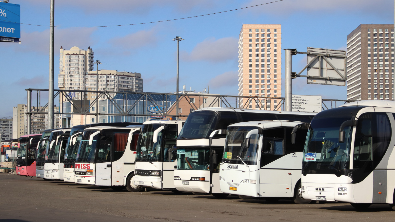 Северная Осетия, Mercedes-Benz № Н 752 КО 15; Луганская область, Setra S416HDH № А 984 АА LPR; Волгоградская область, Mercedes-Benz Tourismo II 15RHD № В 358 ОВ 134; Волгоградская область, Setra S417HDH № В 412 ЕО 797; Московская область — Автовокзалы, автостанции, конечные станции и остановки