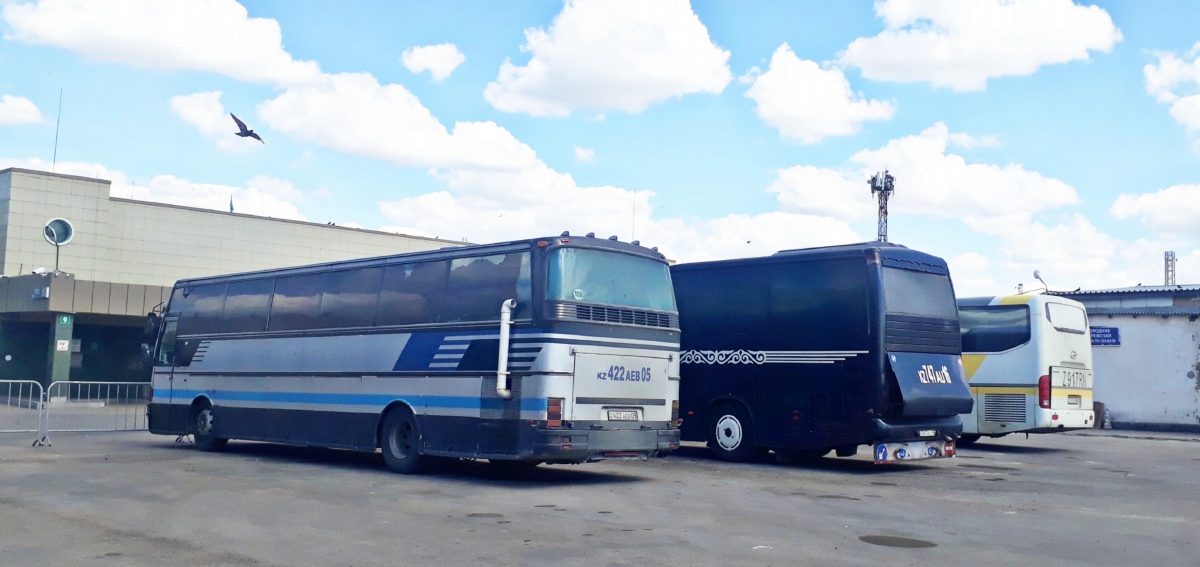 Almaty region, Setra S215HD № 422 AEB 05