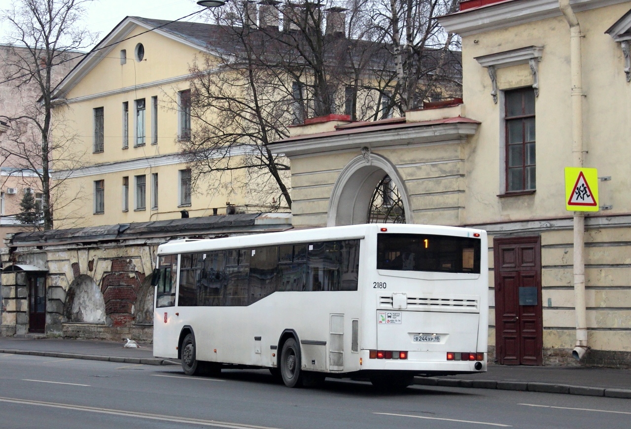 Sankt Petersburg, NefAZ-5299-30-32 Nr 2180