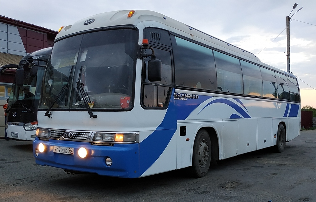 Свердловская область, Kia KM948 Granbird Greenfield № Х 120 ХЕ 96