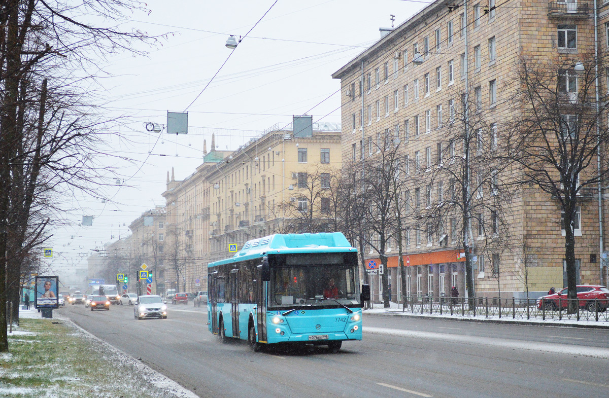 Санкт-Петербург, ЛиАЗ-5292.67 (CNG) № 7742