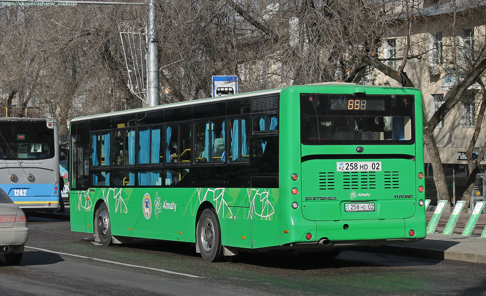 Алматы, Yutong ZK6118HGA № 258 HD 02