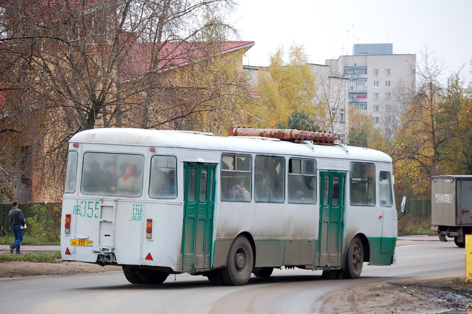 Tverská oblast, LiAZ-677M (YaAZ) č. АВ 355 69