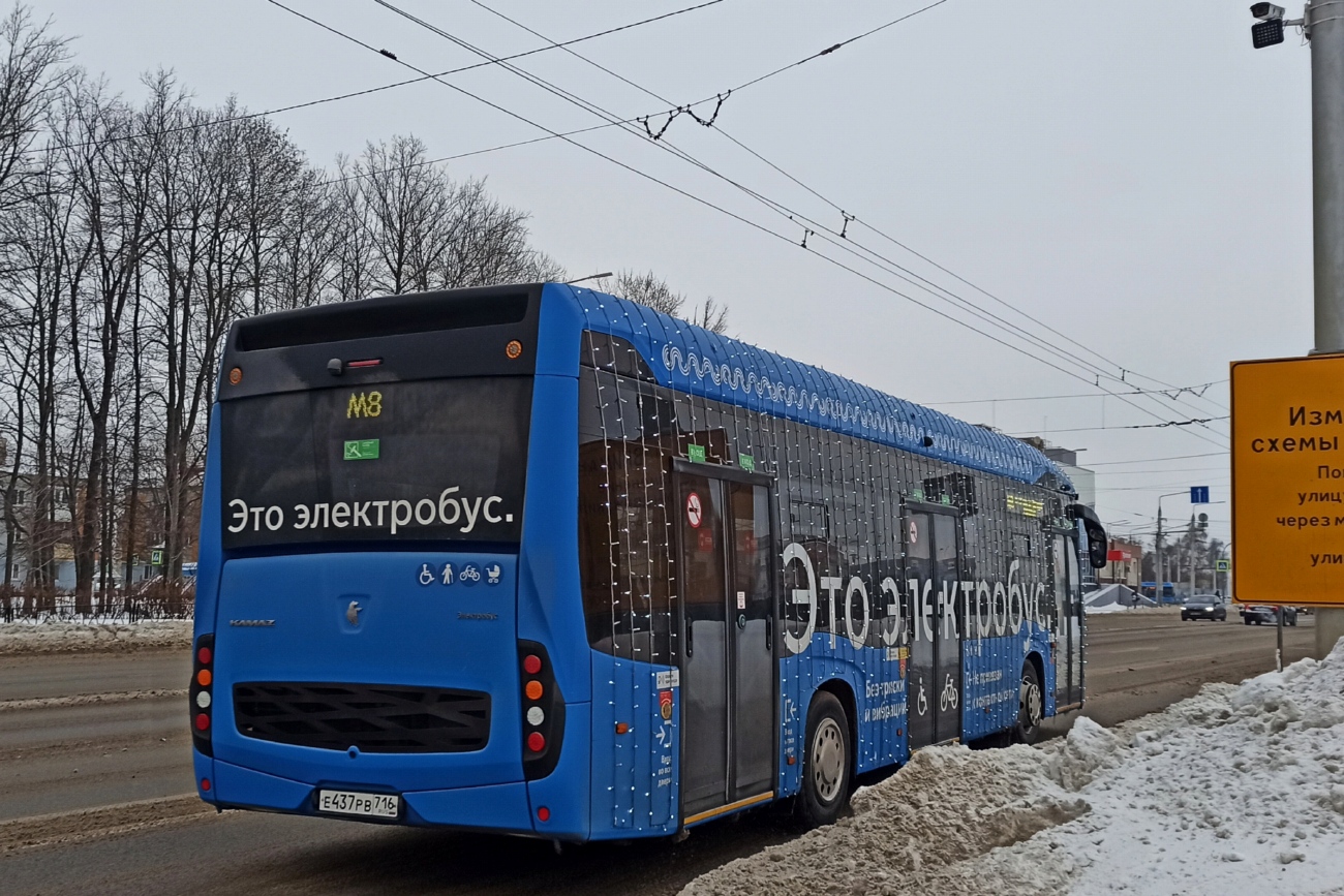 Белгородская область, КАМАЗ-6282 № Е 437 РВ 716