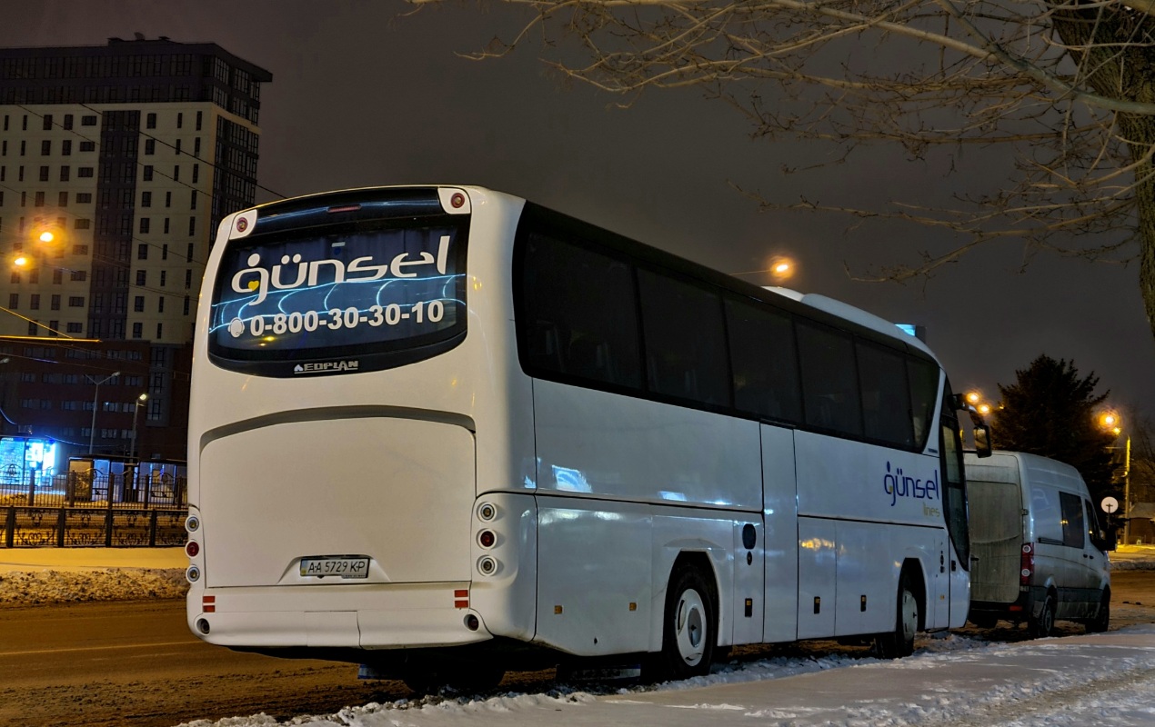 Киев, Neoplan P21 N2216SHD Tourliner SHD № AA 5729 KP