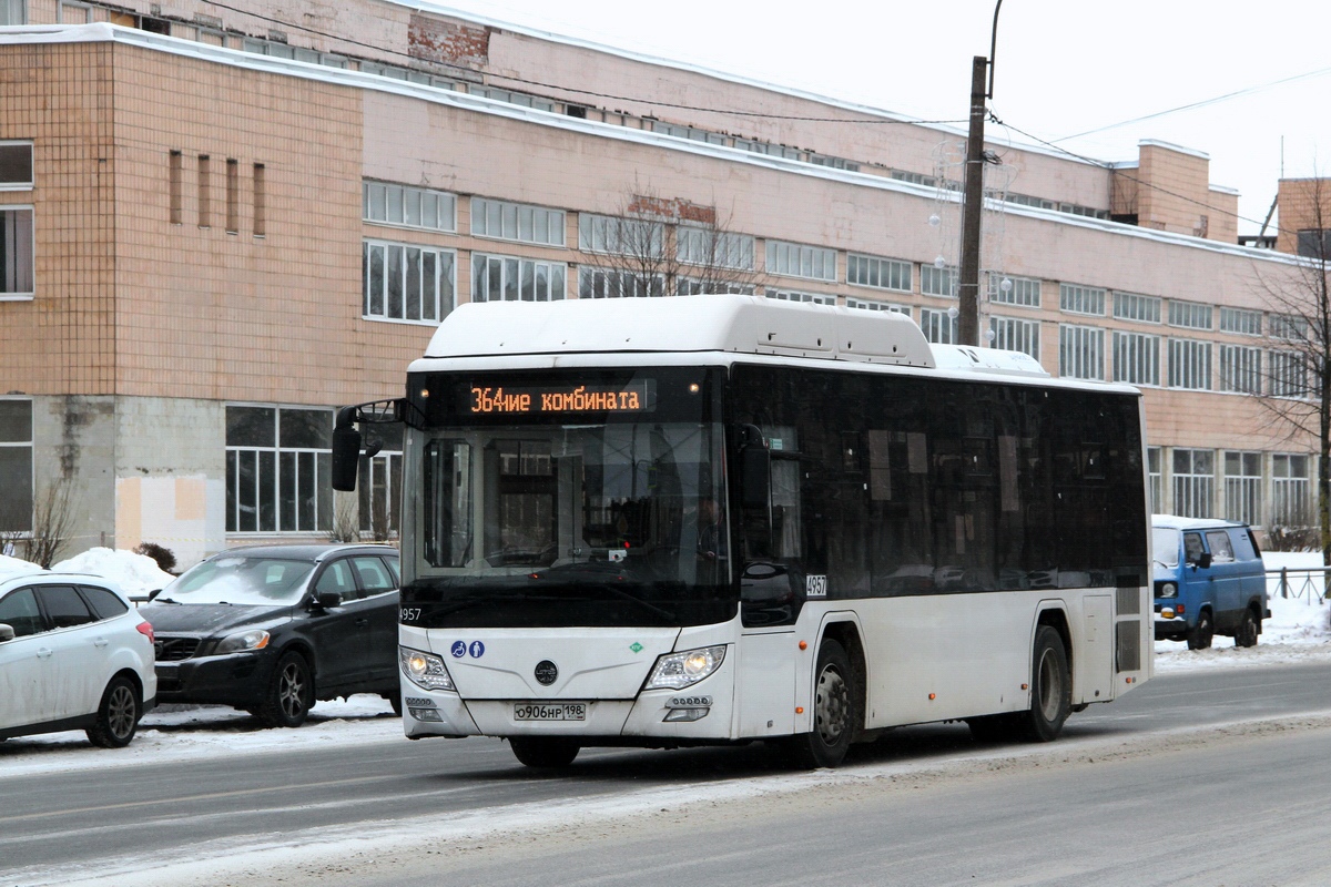 Санкт-Петербург, Lotos-105C02 № 4957 Санкт-Петербург, Lotos-105C02 № 4957