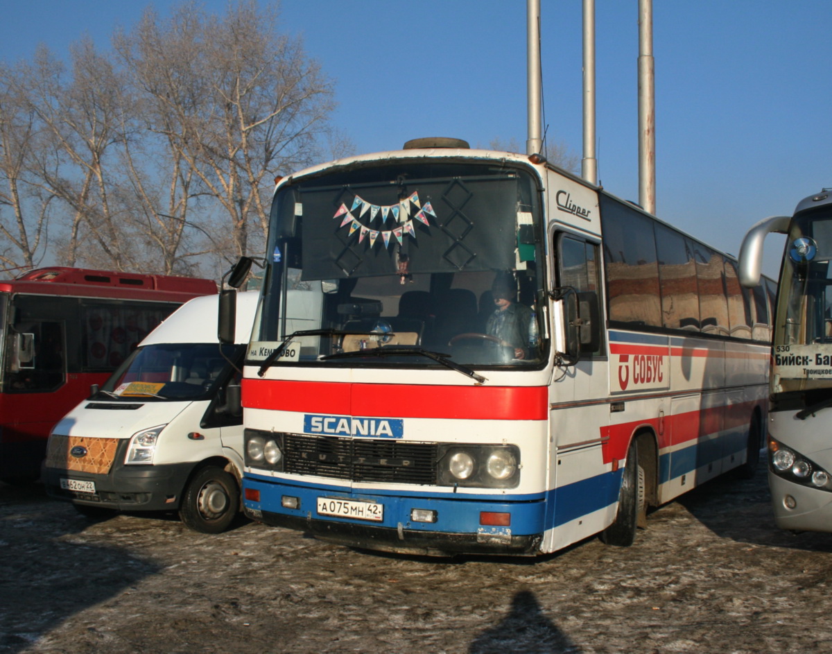 Altayskiy kray, Samotlor-NN-3236 (Ford Transit) # В 462 ОН 22; Kemerovo region - Kuzbass, Kutter 9 Clipper # А 075 МН 42