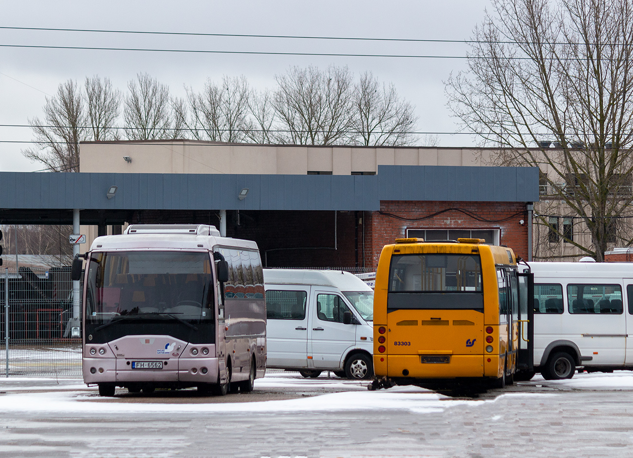 Латвия, Ikarus EAG E13.52 № 83404; Латвия, Ikarus EAG E91.51 № 83303