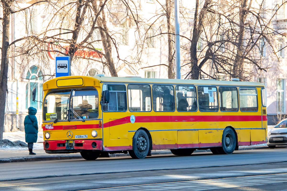 Свердловская область, Mercedes-Benz O305 № Х 328 ВС 96