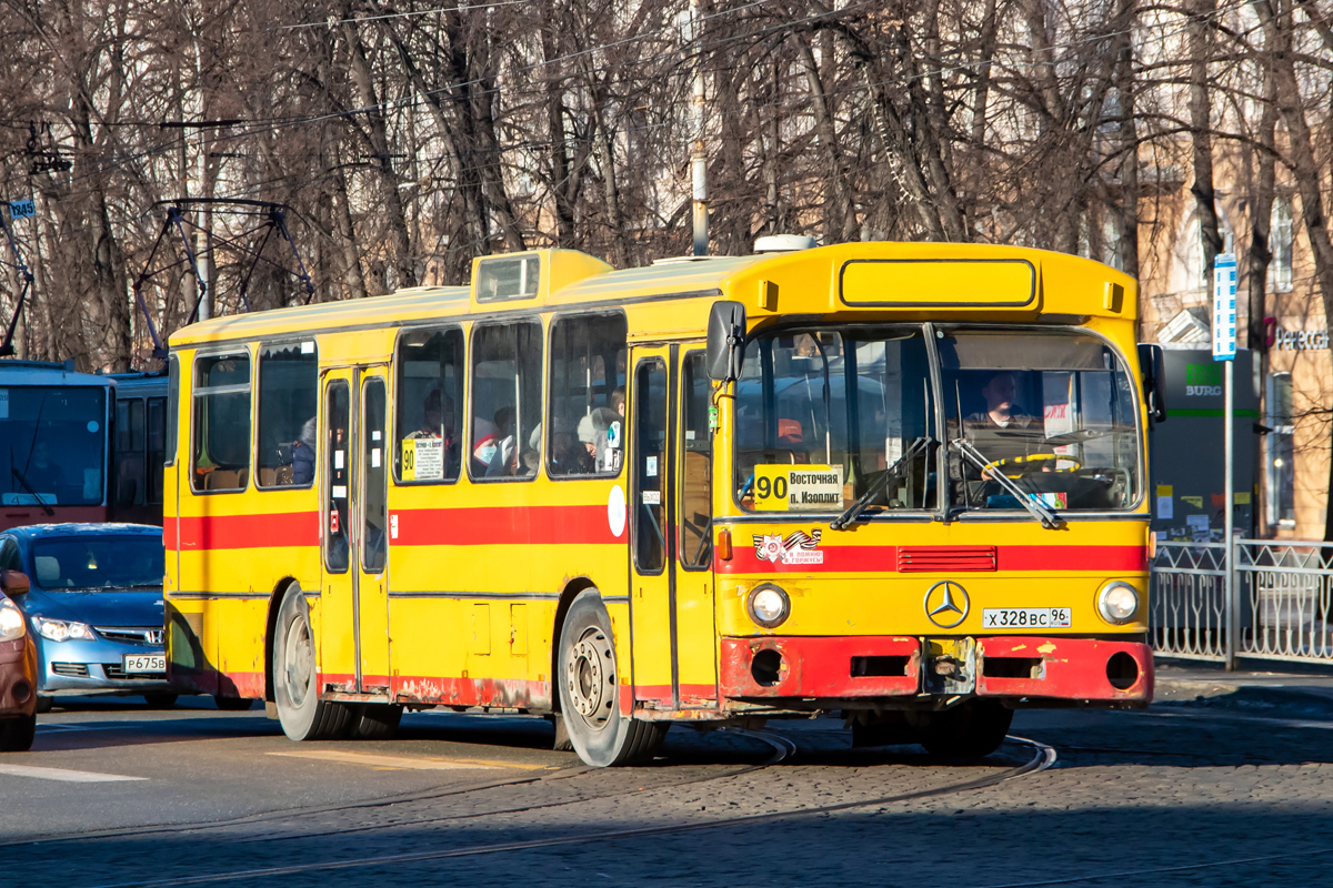 Свердловская область, Mercedes-Benz O305 № Х 328 ВС 96