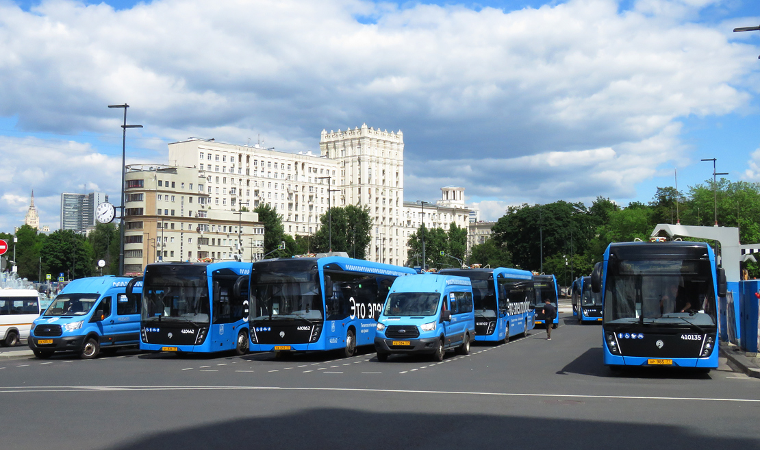 Москва, Ford Transit FBD [RUS] (Z6F.ESG.) № 9735585; Москва, КАМАЗ-6282 № 410135