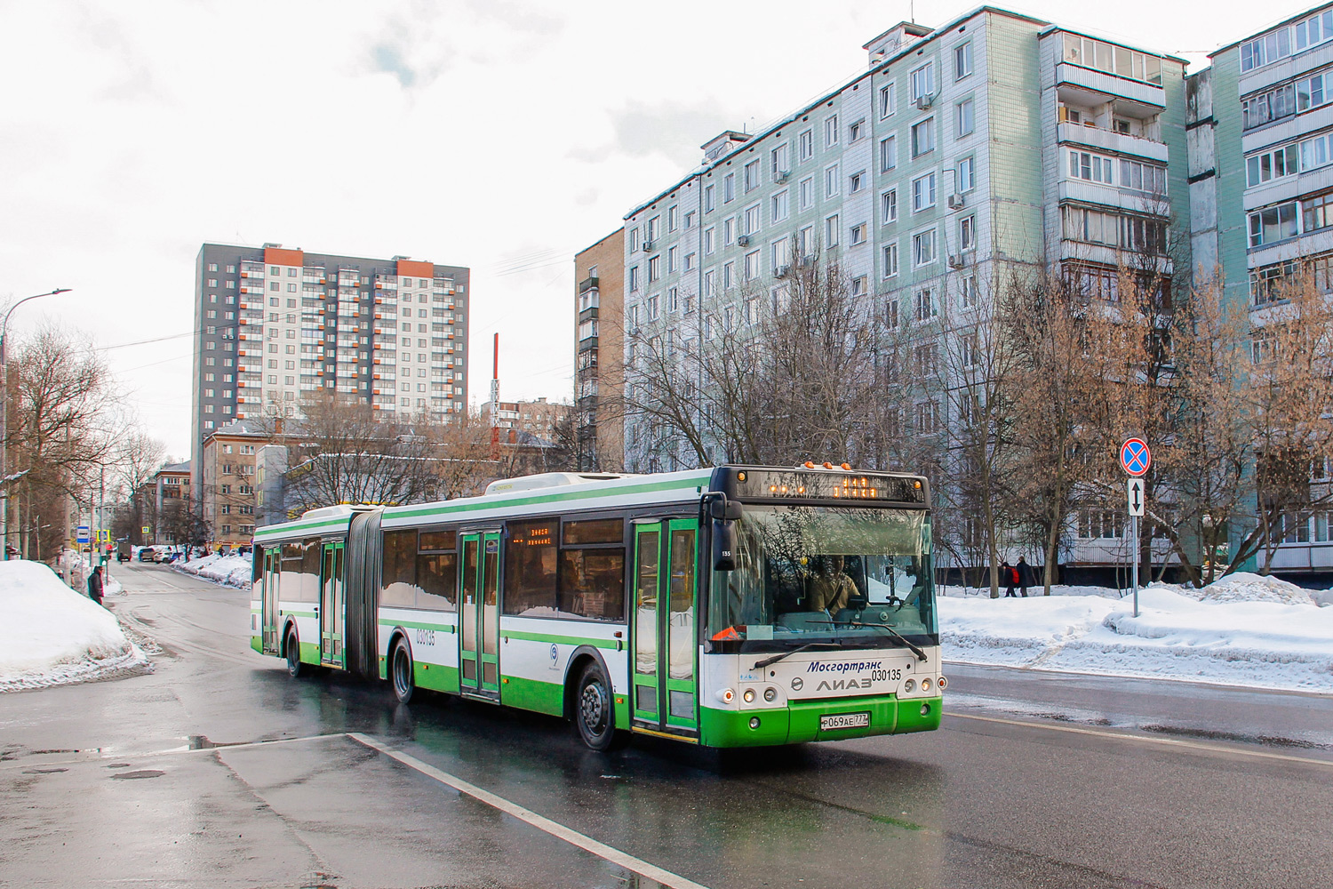 Moskau, LiAZ-6213.22 Nr. 030135