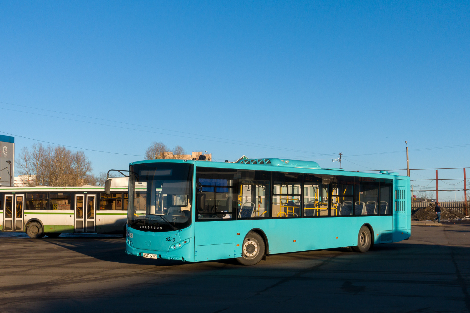 Санкт-Петербург, ЛиАЗ-5293.53 № 323; Санкт-Петербург, Volgabus-5270.G2 (LNG) № 6253