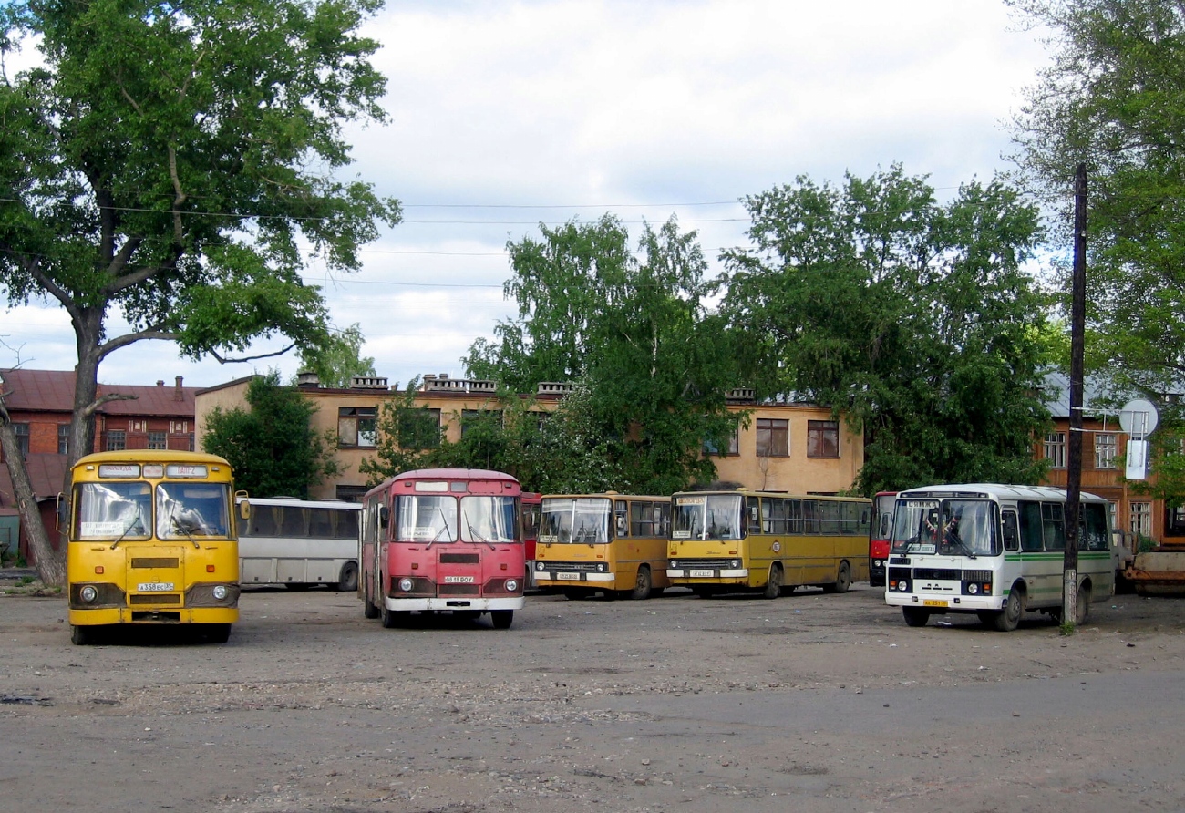 Vologdai terület, LiAZ-677M sz.: 086; Vologdai terület, LiAZ-677M sz.: 104; Vologdai terület, PAZ-32053 sz.: АА 251 35; Vologdai terület — Miscellaneous photos