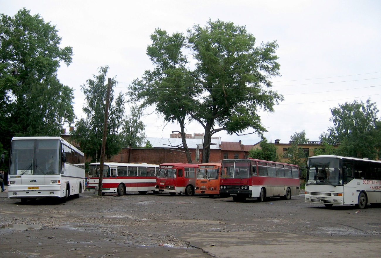 Obwód wołogodzki, MAZ-152.022 Nr 2537; Obwód wołogodzki, Ikarus 256.54 Nr А 239 ЕА 35