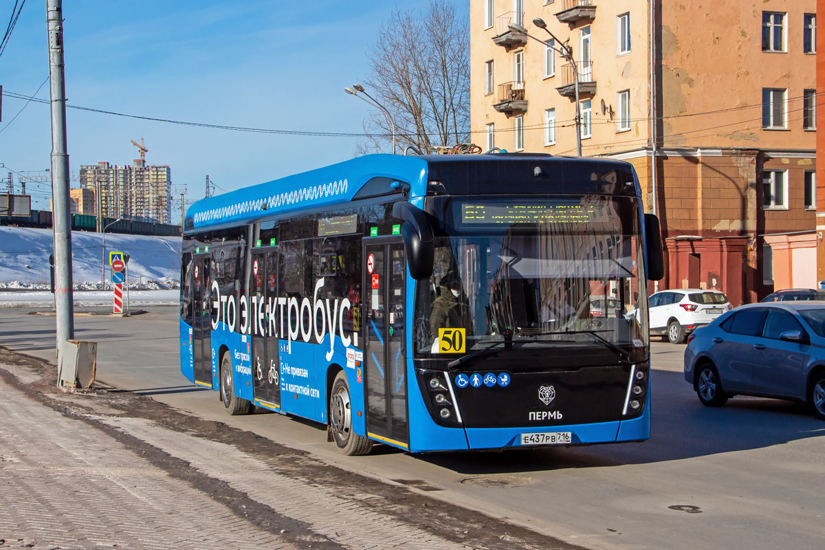 Пермский край, КАМАЗ-6282 № Е 437 РВ 716