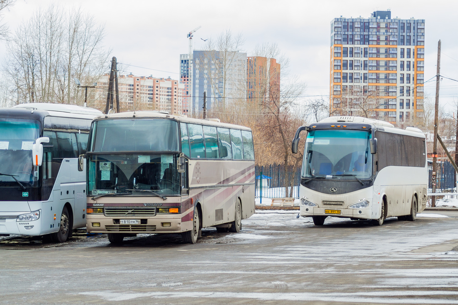 Свердловская область, Berkhof Excellence 2000 № Т 810 РМ 96; Свердловская область, King Long XMQ6127C № КЕ 891 66