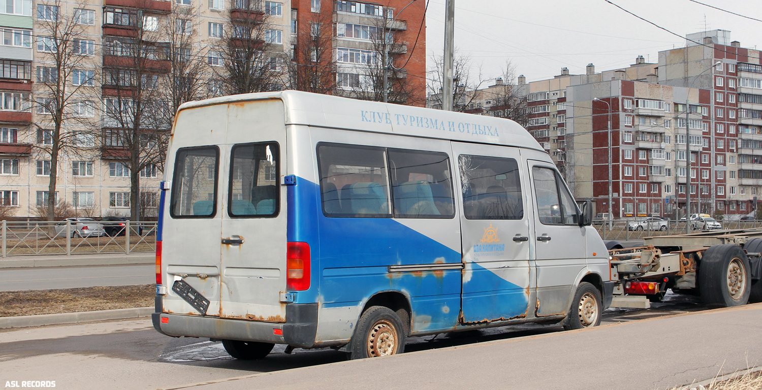 Ленинградская область, Volkswagen LT28 № К 886 ОХ 98; Санкт-Петербург — Автобусы без номеров (не новые)