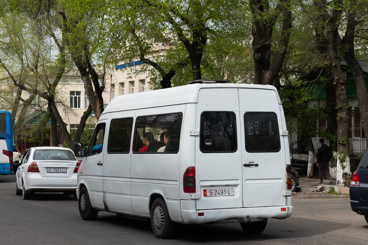 Кыргызстан, Mercedes-Benz Sprinter W901/W902 212D № S 7491 L