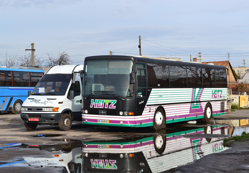 Волынская область, (модель неизвестна) № 01 AT 5906; Волынская область, Van Hool T815 Alizée № HD 042513