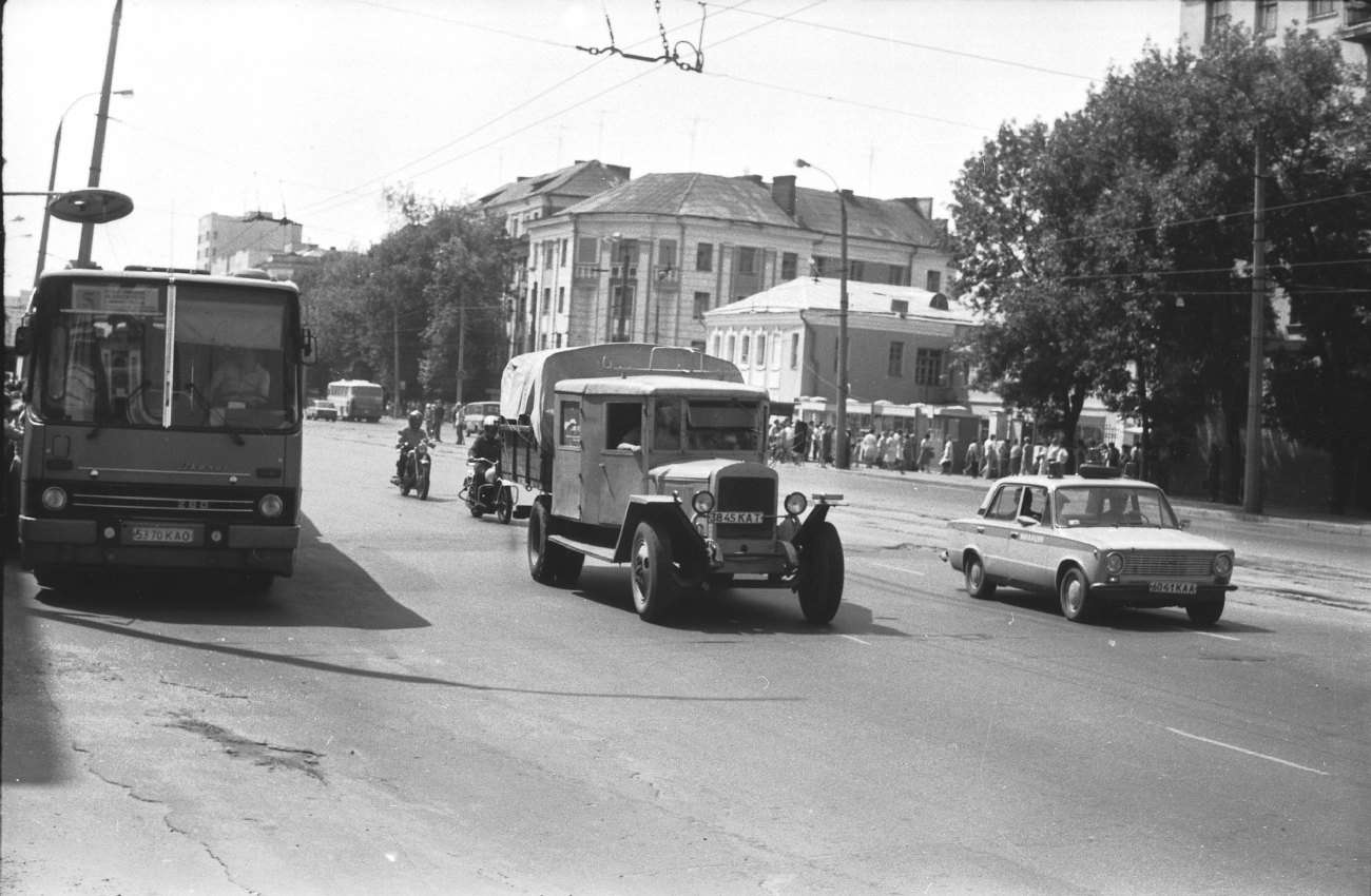 Tveri terület, Ikarus 280 sz.: 104; Tveri terület — City, suburban and service buses in the streets and suburbs of Kalinin (1970s-1980s).