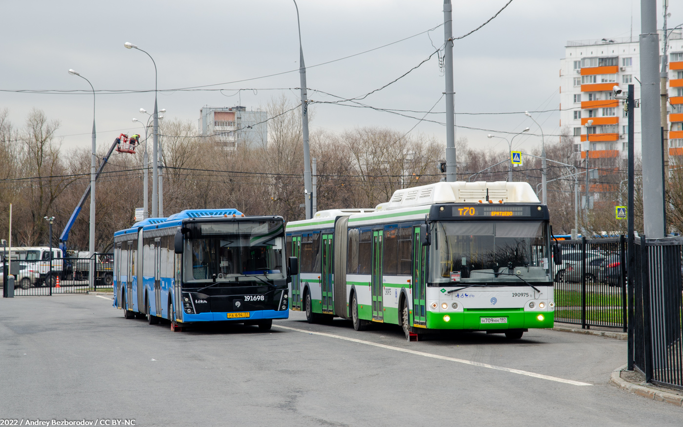 Москва, ЛиАЗ-6213.65 № 191698; Москва, ЛиАЗ-6213.71 № 190975