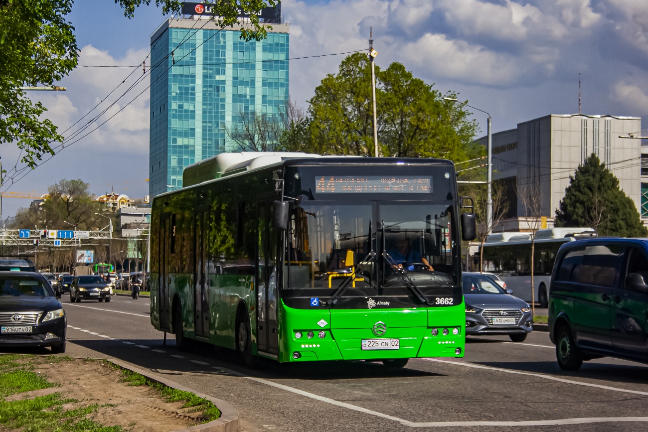 Almaty, Golden Dragon XML6125CN (Hyundai Trans Auto) Nr. 3662