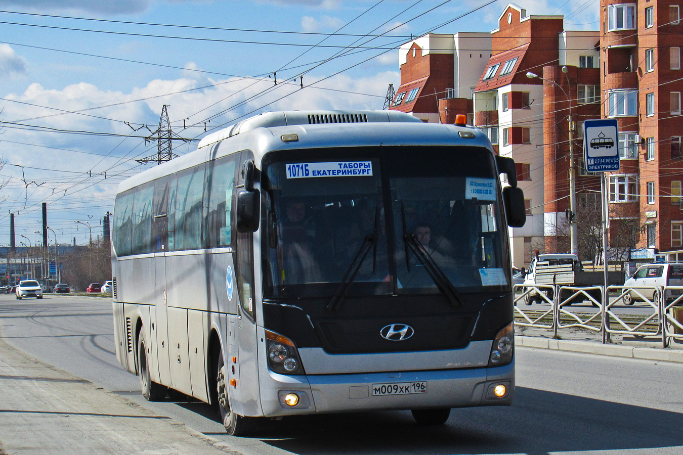 Свердловская область, Hyundai Universe Space Luxury № М 009 ХК 196