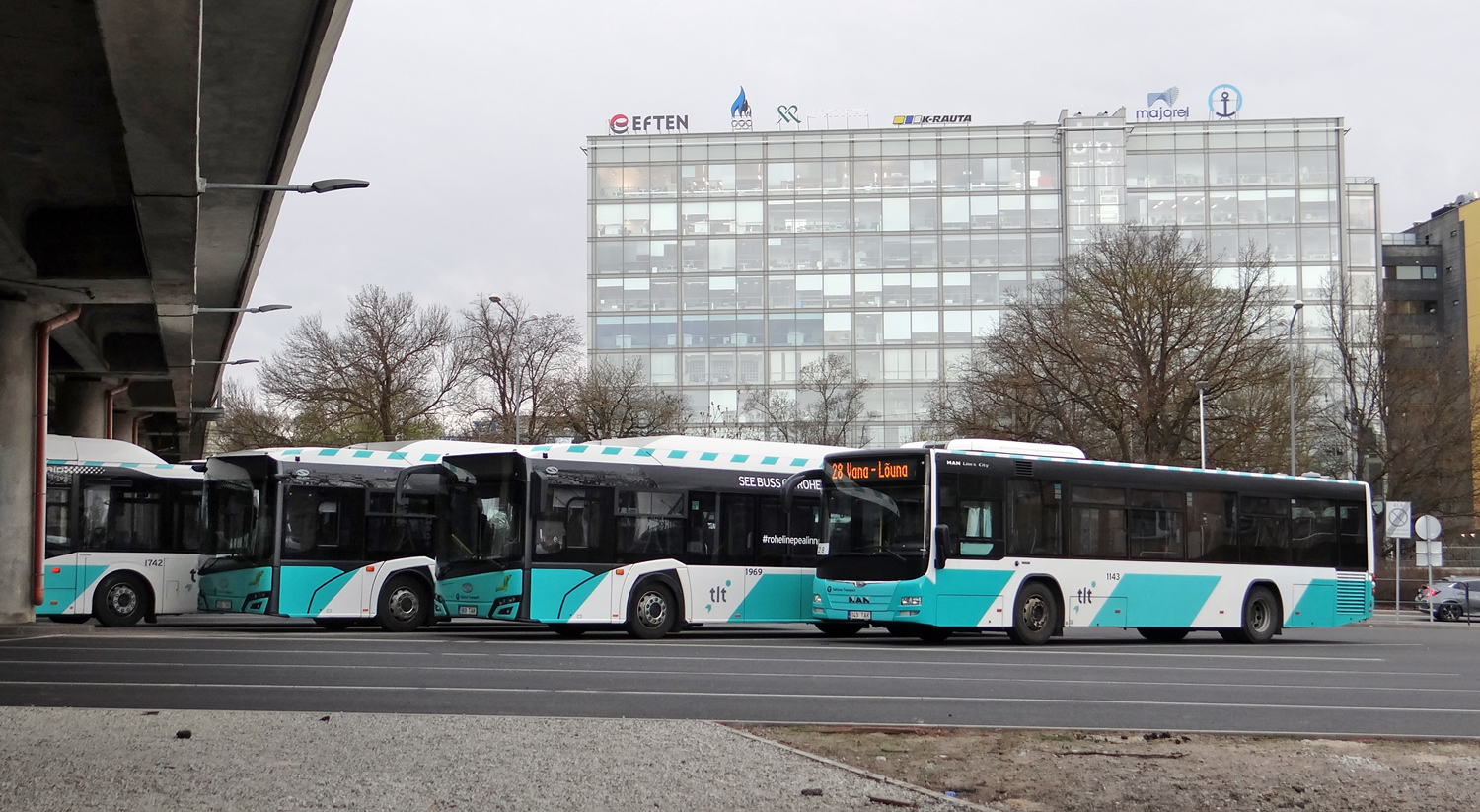 Эстония, Solaris Urbino IV 12 CNG № 1500; Эстония, MAN A78 Lion's City LE EL293 № 1143; Эстония — Harjumaa — Автобусные станции, конечные остановки, площадки, парки, разное