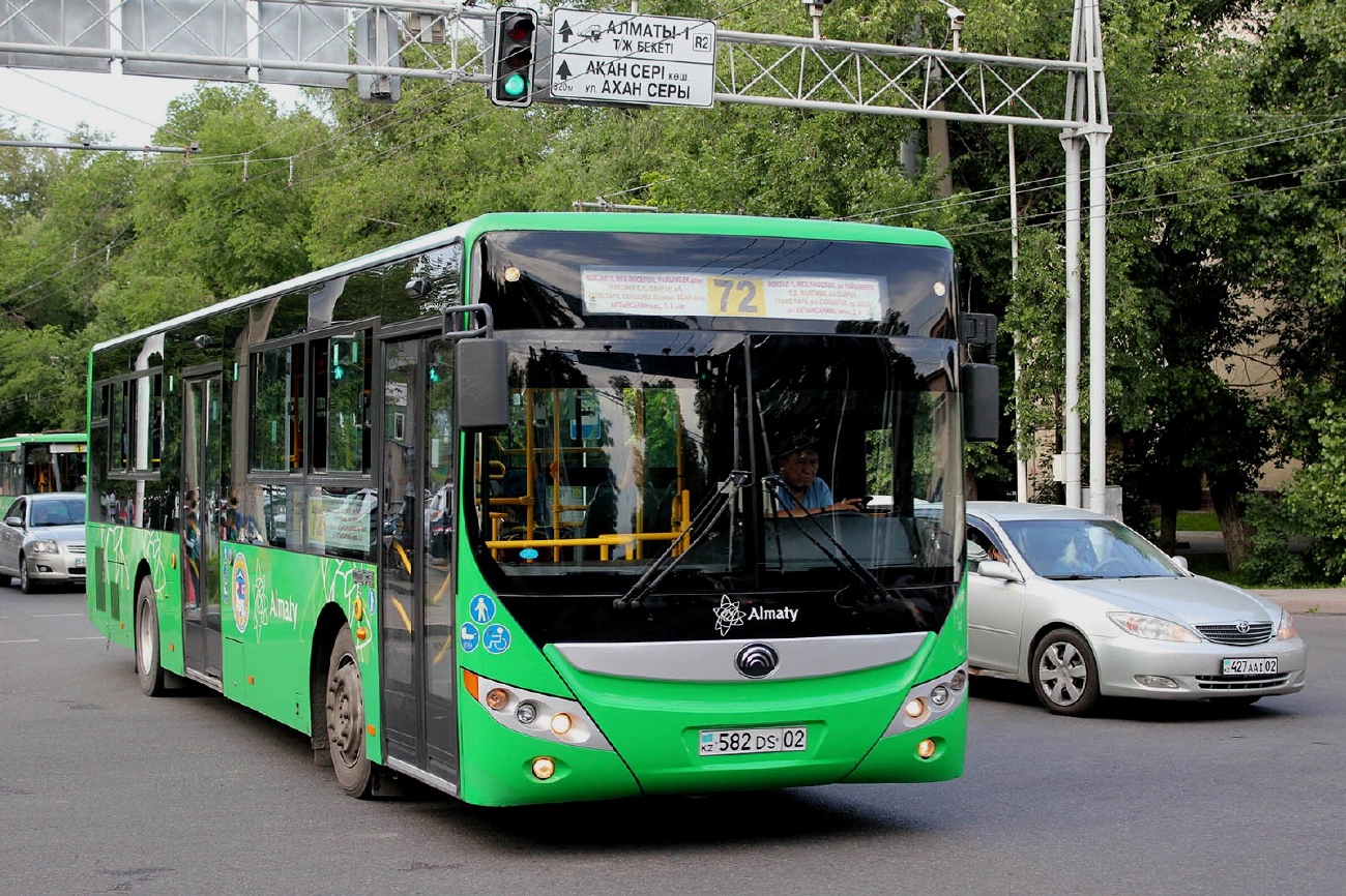 Алматы, Yutong ZK6118HGA № 582 DS 02