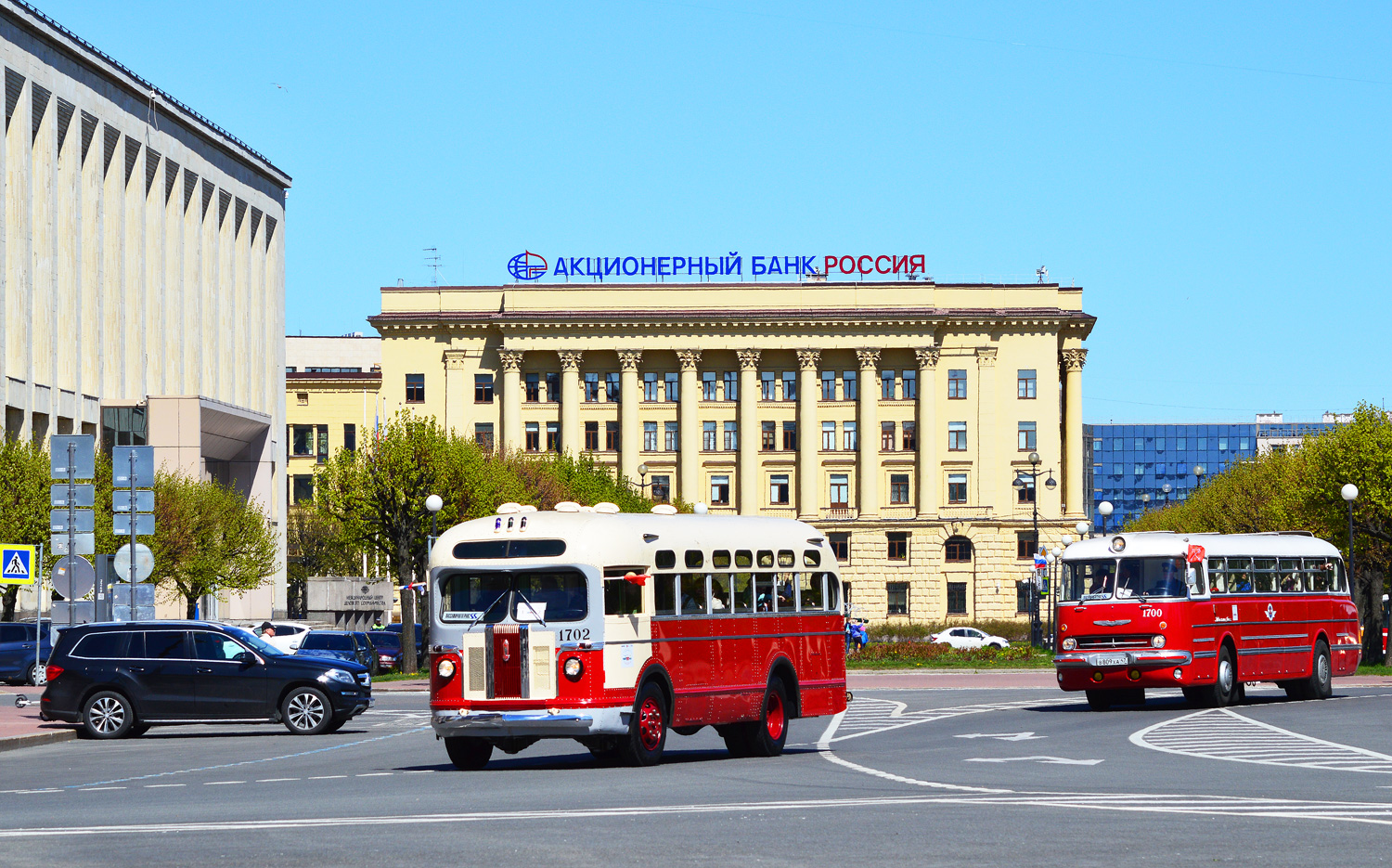 Saint Petersburg, ZiS-155 # 1702; Saint Petersburg, Ikarus  55.14 Lux # 1700; Saint Petersburg — III International Transport Festival "SPbTransportFest-2022"