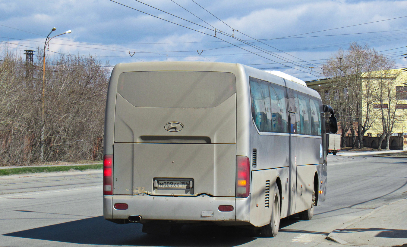 Свердловская область, Hyundai Universe Space Luxury № М 009 ХК 196