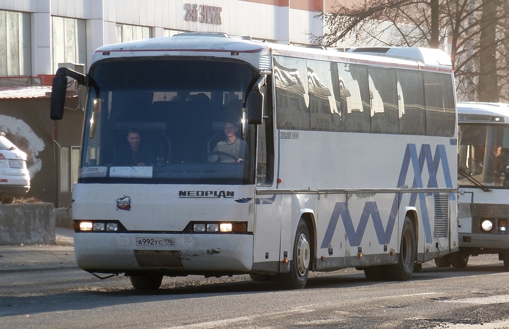 Sverdlovsk region, Neoplan N316SHD Transliner č. А 992 УС 196