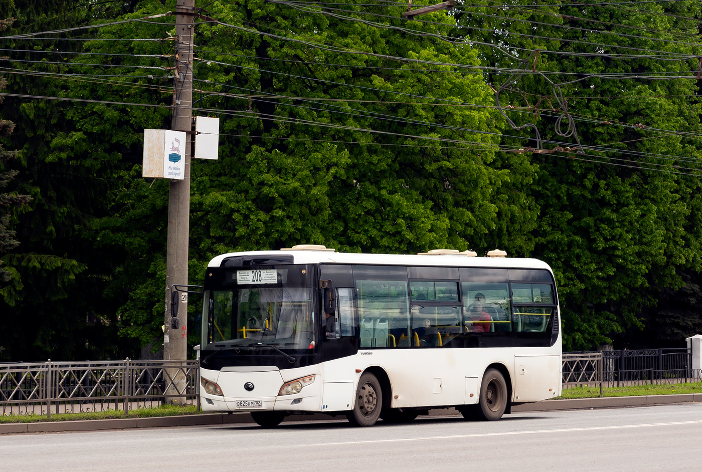 Башкортостан, Yutong ZK6852HG № В 825 НР 702